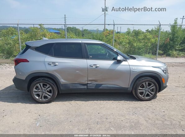 KNDEPCAA5M7046687 2021 KIA SELTOS Gray Rear interior view
