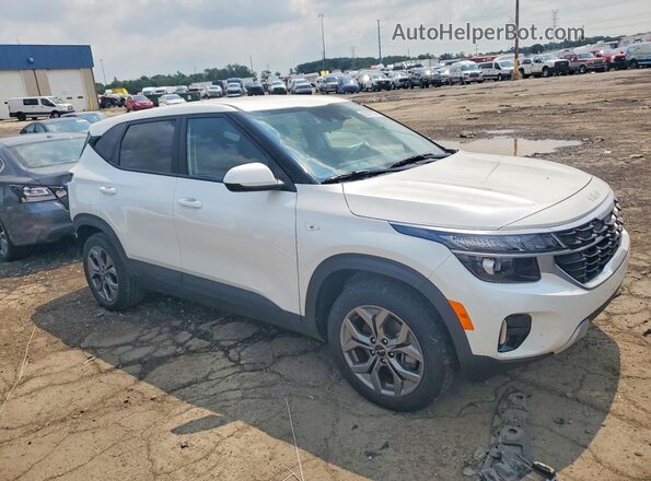 KNDEPCAA5R7592736 2024 KIA SELTOS Белый Передняя правая четверть
