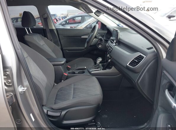 KNDEPCAA6P7421457 2023 KIA SELTOS Серый Вид салона спереди