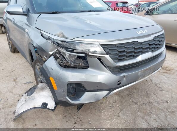 KNDEPCAA6P7421457 2023 KIA SELTOS Серый Вид спереди