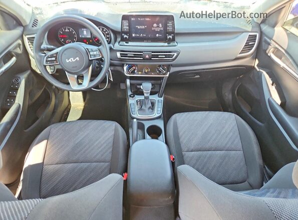 KNDEPCAA8P7360693 2023 KIA SELTOS Синий Вид панели приборов