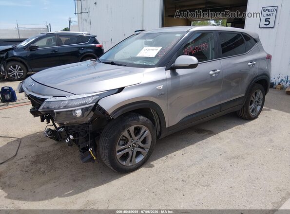 KNDEPCAA9M7080812 2021 KIA SELTOS Silver Առջևի ձախ երեք քառորդ տեսարան