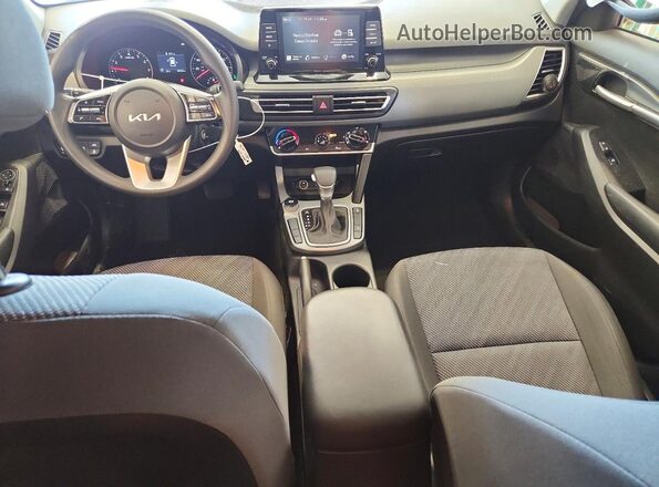 KNDEPCAAXP7438438 2023 KIA SELTOS White Вид панелі приладів
