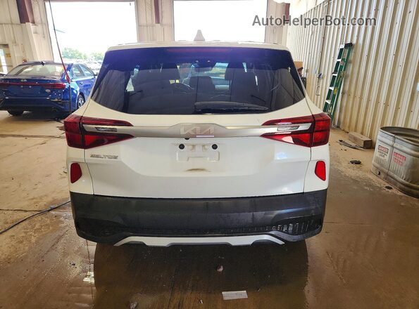 KNDEPCAAXP7438438 2023 KIA SELTOS White Вид ззаду