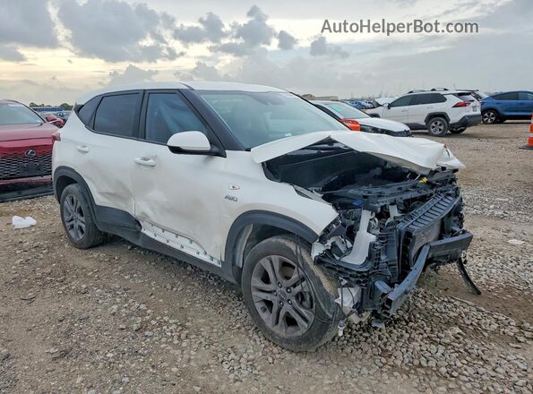 KNDEPCAAXP7456681 2023 KIA SELTOS White Delantero derecho