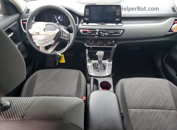 KNDEPCAAXP7456681 2023 KIA SELTOS White Vista del salpicadero