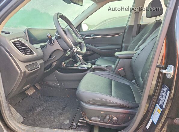 KNDER2AA6R7587372 2024 KIA SELTOS Black Вид салону спереду