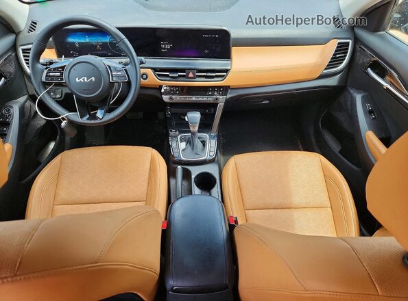 KNDER2AA7R7525737 2024 KIA SELTOS Black Vista del salpicadero