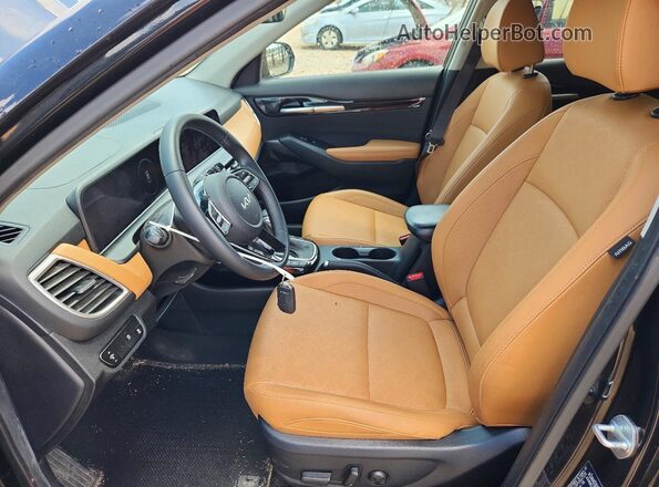 KNDER2AA7R7525737 2024 KIA SELTOS Black Vista interior delantera