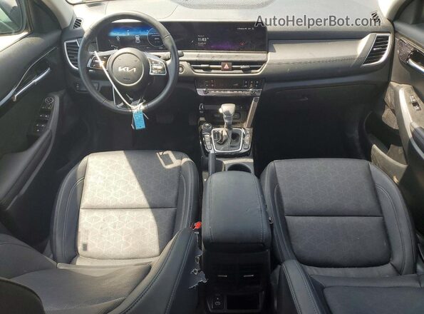 KNDERCAA0S7803745 2025 KIA SELTOS Черный Вид панели приборов