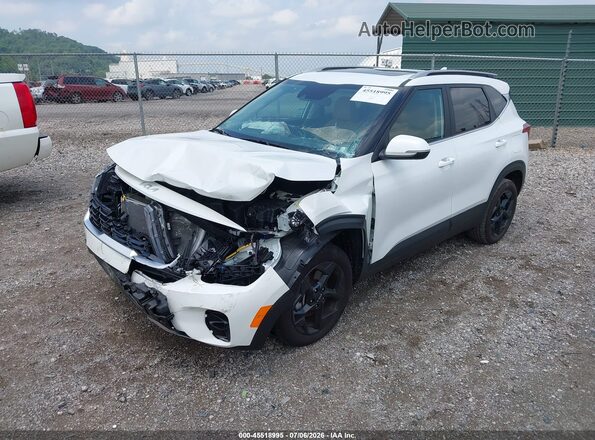 KNDERCAA0T7851893 2026 KIA SELTOS Белый Передняя левая четверть