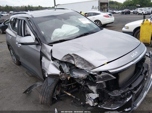 KNDERCAA1N7306594 2022 KIA SELTOS Gray Front view
