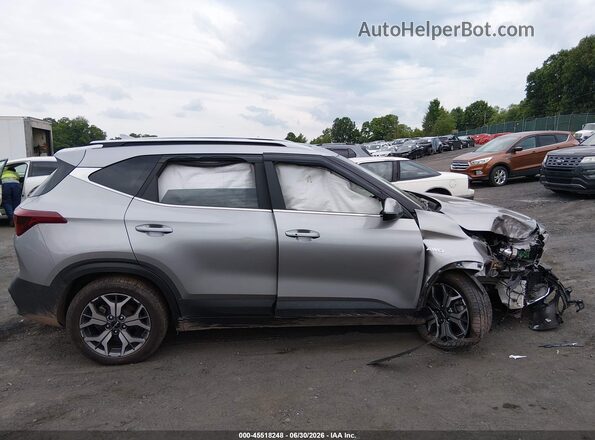 KNDERCAA1N7306594 2022 KIA SELTOS Gray Rear interior view