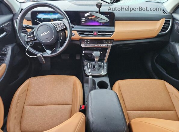 KNDERCAA2R7542466 2024 KIA SELTOS Black Vista del salpicadero