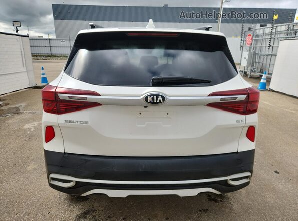 KNDERCAA3M7071422 2021 KIA SELTOS White 