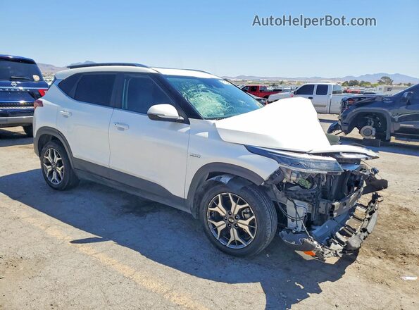 KNDERCAA4M7177152 2021 KIA SELTOS White Delantero derecho