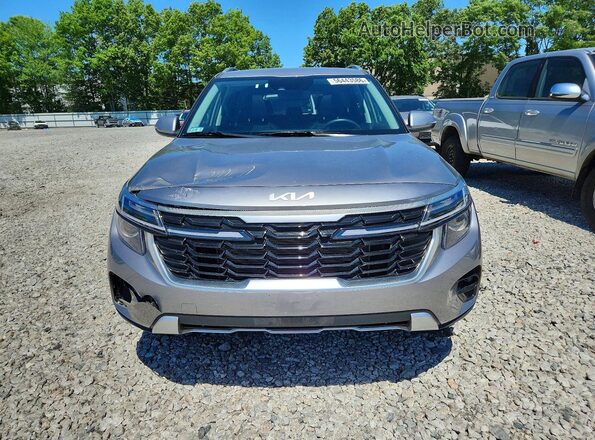 KNDERCAA4S7686073 2025 KIA SELTOS Silver Вид спереду