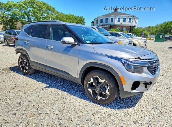 KNDERCAA4S7686073 2025 KIA SELTOS Silver Передня права чверть
