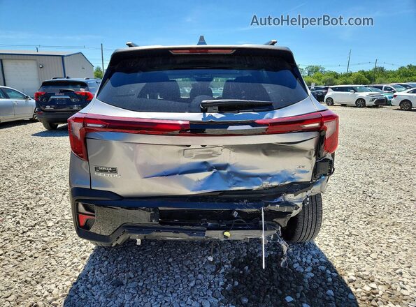 KNDERCAA4S7686073 2025 KIA SELTOS Silver Вид ззаду