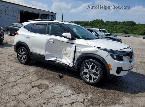 KNDERCAA5M7078761 2021 KIA SELTOS White Delantero derecho