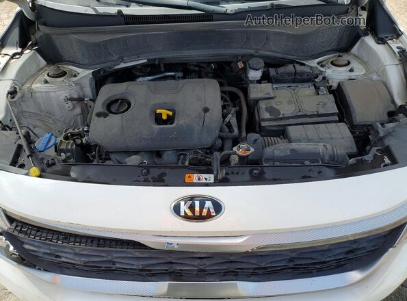 KNDERCAA5M7078761 2021 KIA SELTOS White Vista del compartimento del motor