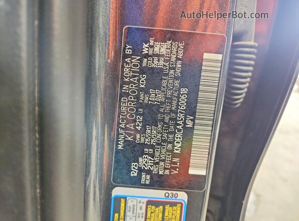 KNDERCAA5R7600618 2024 KIA SELTOS Black Widok naklejki z numerem VIN