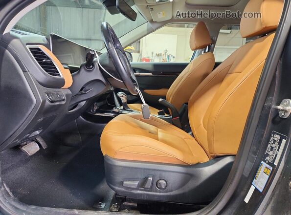 KNDERCAA5R7600618 2024 KIA SELTOS Black Widok wnętrza z przodu