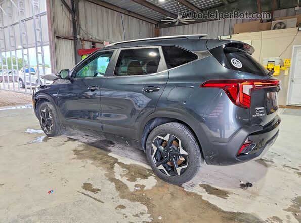 KNDERCAA5R7600618 2024 KIA SELTOS Black Tył lewy