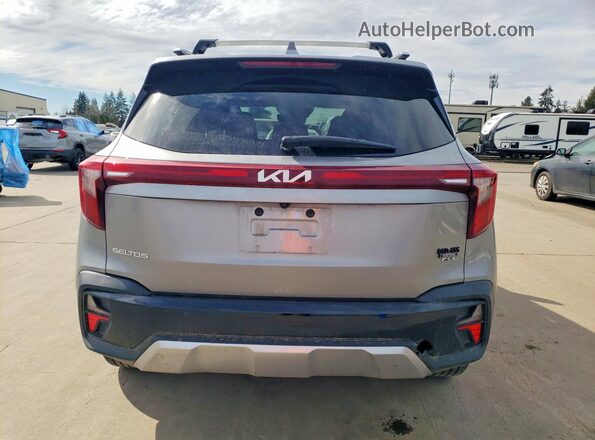 KNDERCAA5S7687197 2025 KIA SELTOS Gray Вид ззаду