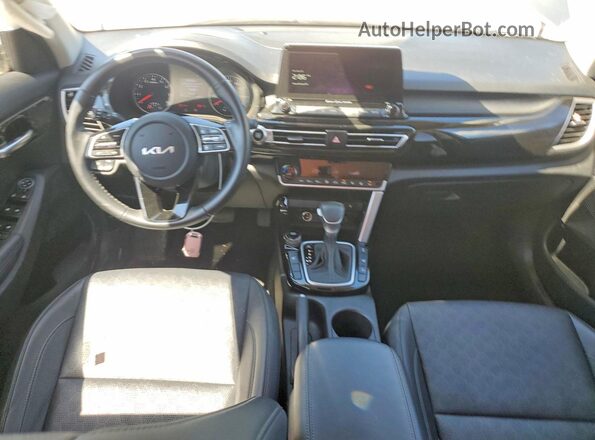 KNDERCAA6P7356393 2023 KIA SELTOS Silver წინა პანელის ხედი