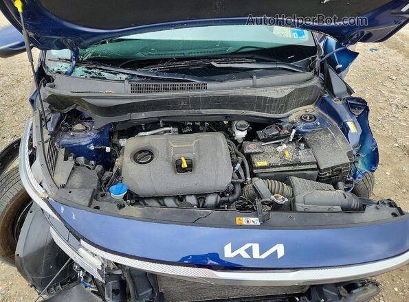 KNDERCAA6P7449947 2023 KIA SELTOS Blue ძრავის განყოფილების ხედი