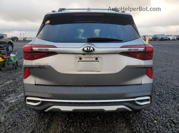 KNDERCAA7M7220611 2021 KIA SELTOS Silver Rear view