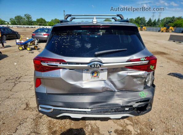 KNDERCAA9M7170293 2021 KIA SELTOS Silver Հետևի տեսք