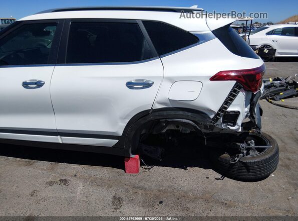 KNDETCA26P7428042 2023 KIA SELTOS White 