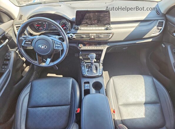KNDETCA2XM7085117 2021 KIA SELTOS Silver წინა პანელის ხედი