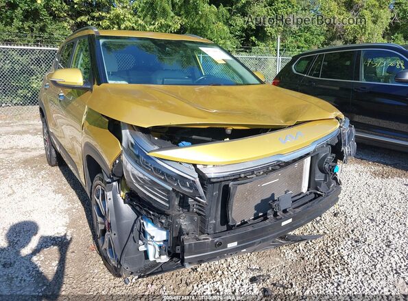 KNDETCA2XP7380156 2023 KIA SELTOS Gold Widok z tyłu
