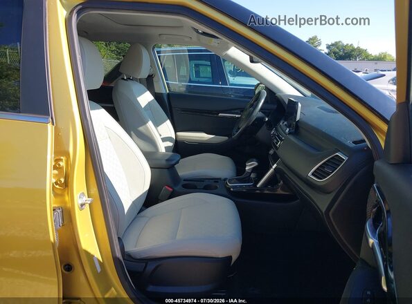 KNDETCA2XP7380156 2023 KIA SELTOS Gold Widok wnętrza z przodu