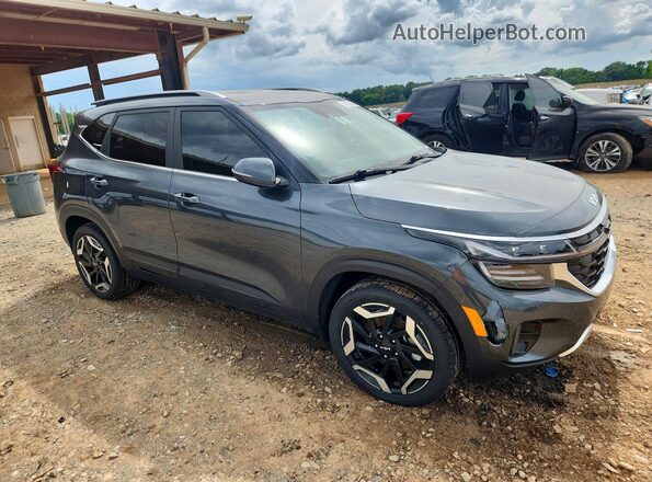 KNDETCA77R7493092 2024 KIA SELTOS Gray Delantero derecho