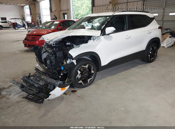 KNDEU2AA2T7862595 2026 KIA SELTOS White წინა მარცხენა ხედი სამი მეოთხედიდან