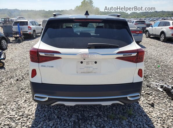 KNDEU2AA5P7456025 2023 KIA SELTOS White Вид ззаду