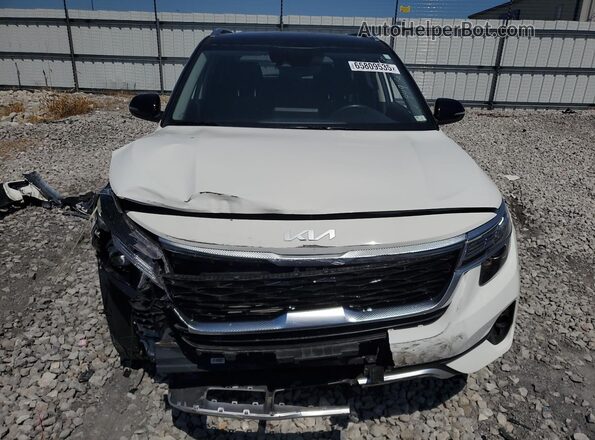 KNDEU2AA5P7456025 2023 KIA SELTOS White Вид спереду