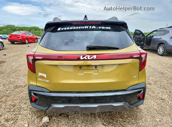 KNDEUCA70R7611013 2024 KIA SELTOS Gold Vista trasera