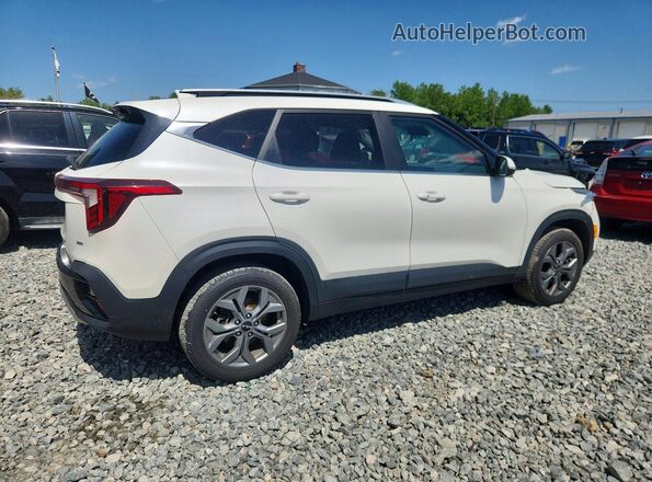 KNDEUCAA1R7496871 2024 KIA SELTOS Белый Задняя правая четверть