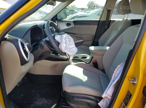 KNDJ23AU2L7050671 2020 KIA SOUL Yellow Vista interior delantera
