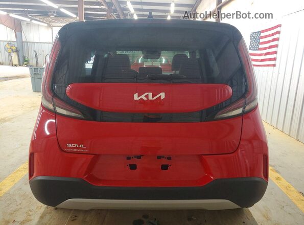 KNDJ23AU3P7202978 2023 KIA SOUL Red Widok z tyłu
