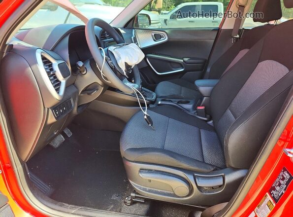 KNDJ23AU5S7253195 2025 KIA SOUL Red Front interior view