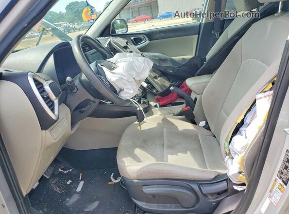 KNDJ23AU6L7069157 2020 KIA SOUL Silver Սալոնի դիմացի տեսք