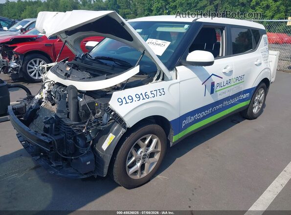 KNDJ23AU7P7872467 2023 KIA SOUL White Przód lewy