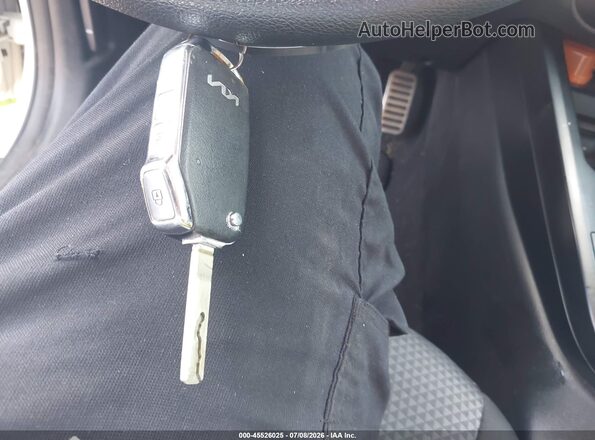 KNDJ23AU7P7872467 2023 KIA SOUL White Widok deski rozdzielczej