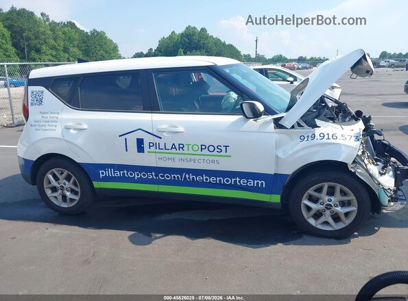 KNDJ23AU7P7872467 2023 KIA SOUL White Widok wnętrza z tyłu